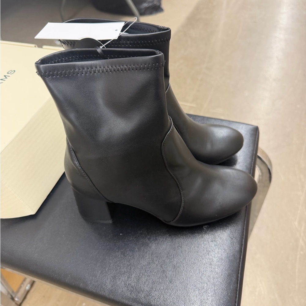 Chic Black Heeled Boots